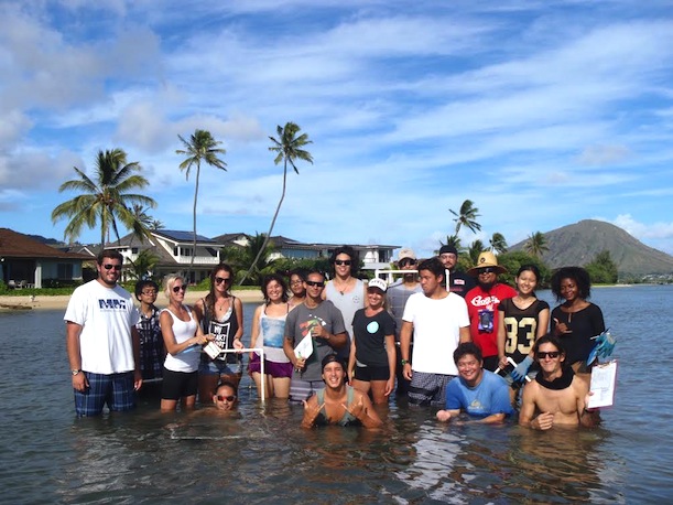 BIOL 124L students at Maunalua Bay in East O‘ahu