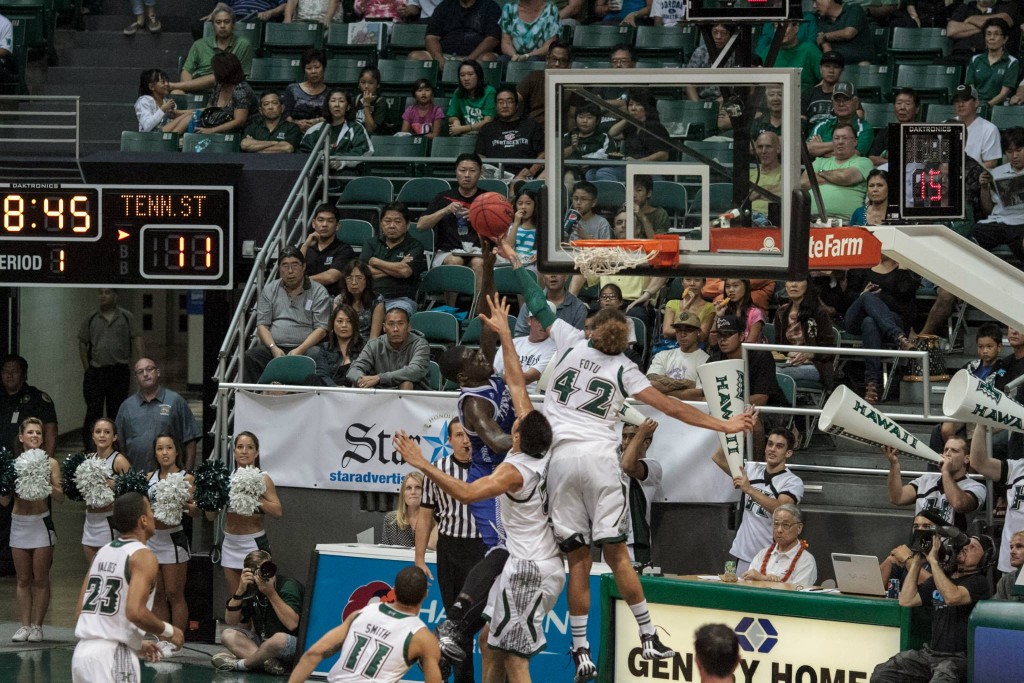 Isaac Fotu blocks a shot when the Rainbow Warrior Basketball team hosted the Tennessee State Tigers. Photo: Devin Takahashi/Kapi'o.