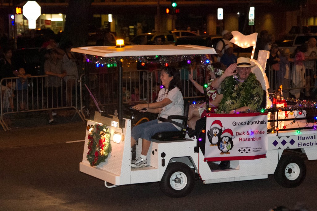A Holiday themed golf cart got dressed up in the annual christmas parade in downtown Honolulu. Photo: Devin Takahashi/Kapiʻo.