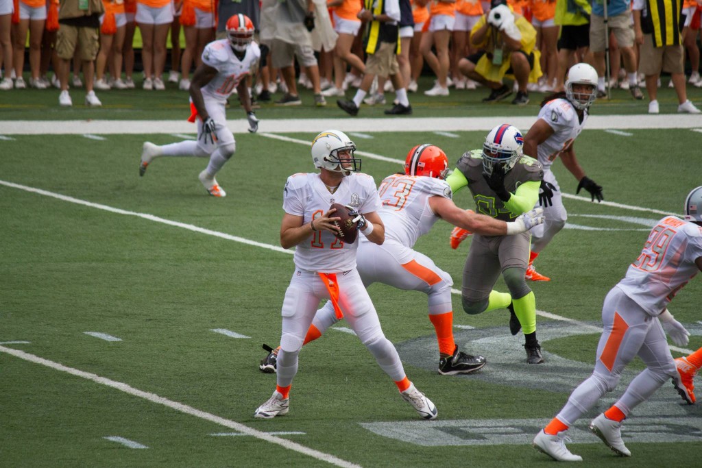 Philip Rivers drops back to look for an open receiver at the 2014 NFL Pro Bowl. Photo: Devin Takahashi/Kapiʻo.