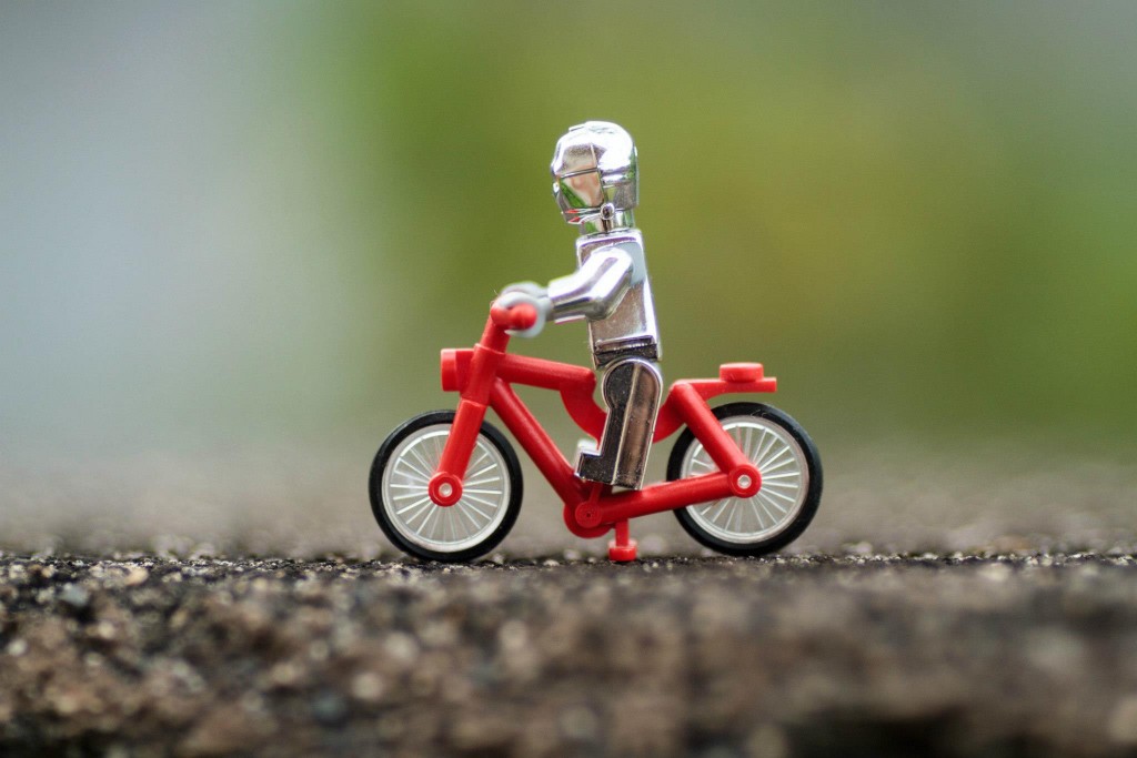 Little Lego C3PO riding his little bicycle. Photo: Devin Takahashi/Kapi'o.