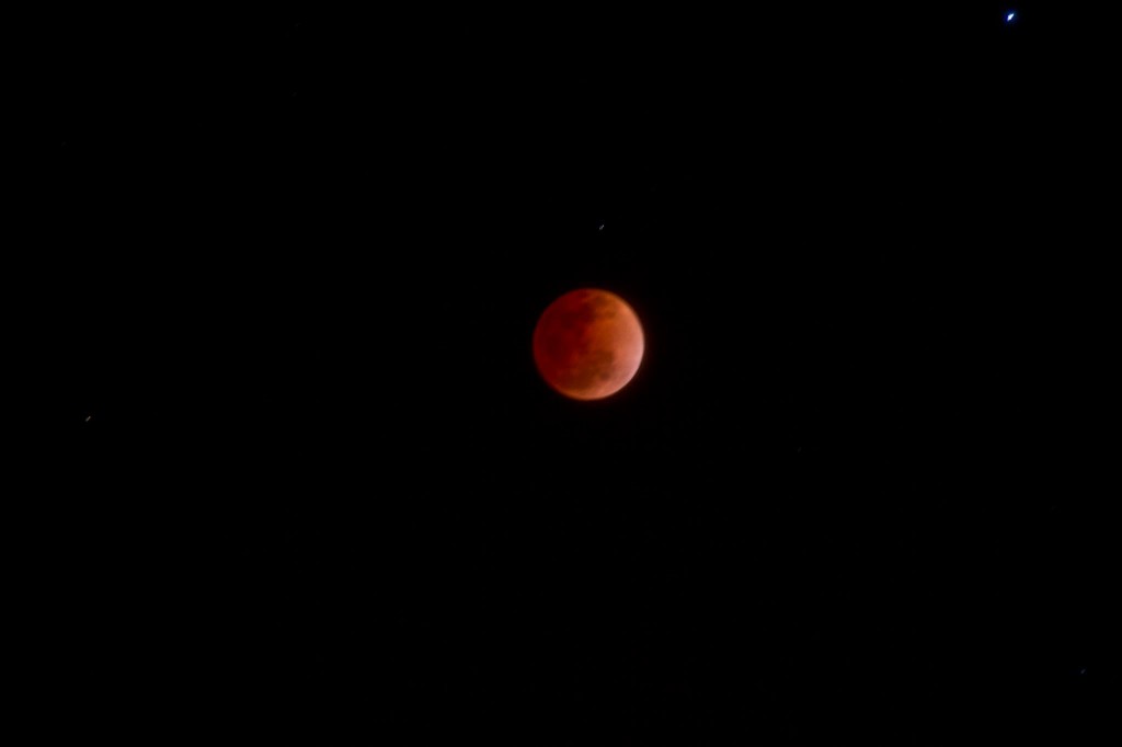A fully red moon on a dark and cold night. Photo: Devin Takahashi/Kapi'o.